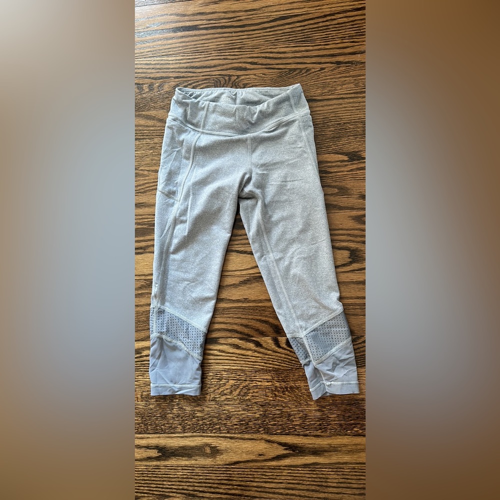 Athleta girls gray cropped leggings size 8-10